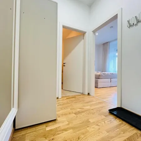 Graz-eggenberg Top2 Modern New